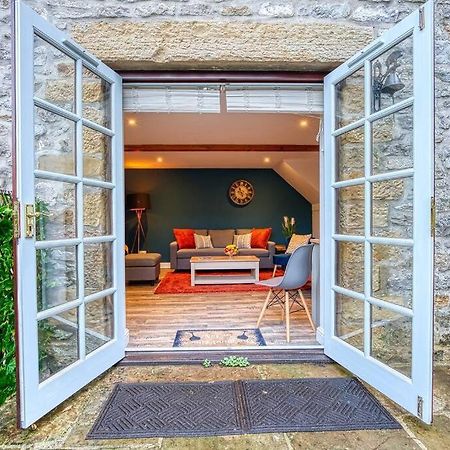 Delightful Two-Bedroom Cottage In The Heart Of 베이크웰 외부 사진