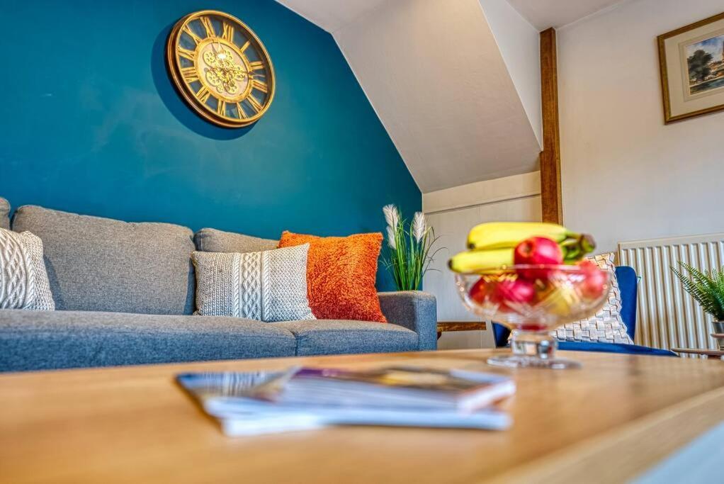 Delightful Two-Bedroom Cottage In The Heart Of 베이크웰 외부 사진