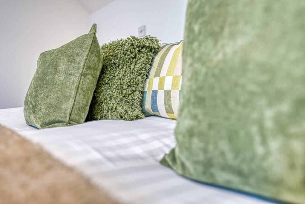 Delightful Two-Bedroom Cottage In The Heart Of 베이크웰 외부 사진