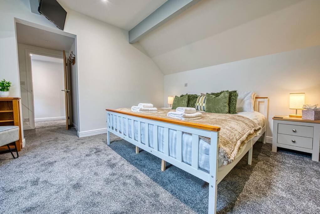 Delightful Two-Bedroom Cottage In The Heart Of 베이크웰 외부 사진