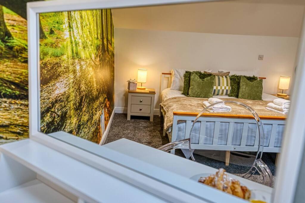 Delightful Two-Bedroom Cottage In The Heart Of 베이크웰 외부 사진