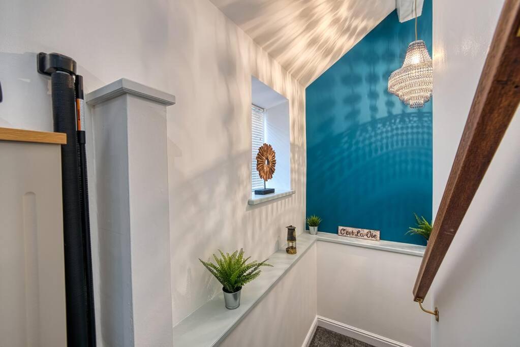 Delightful Two-Bedroom Cottage In The Heart Of 베이크웰 외부 사진