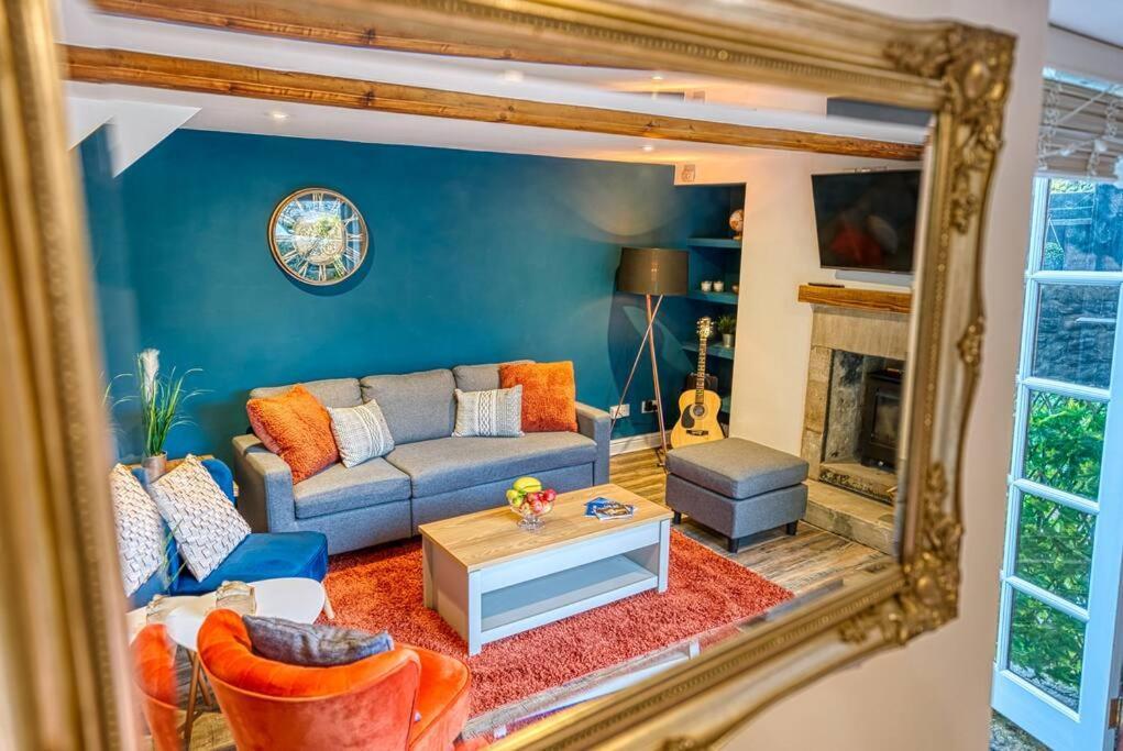 Delightful Two-Bedroom Cottage In The Heart Of 베이크웰 외부 사진
