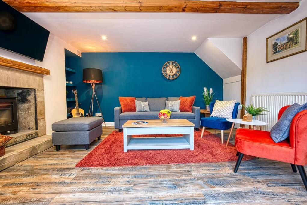 Delightful Two-Bedroom Cottage In The Heart Of 베이크웰 외부 사진