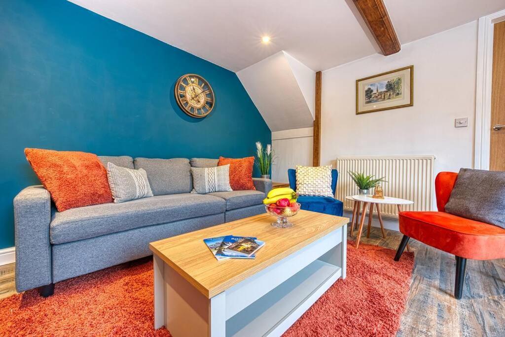 Delightful Two-Bedroom Cottage In The Heart Of 베이크웰 외부 사진