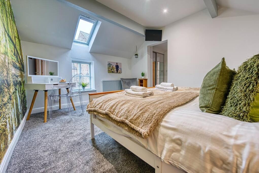 Delightful Two-Bedroom Cottage In The Heart Of 베이크웰 외부 사진