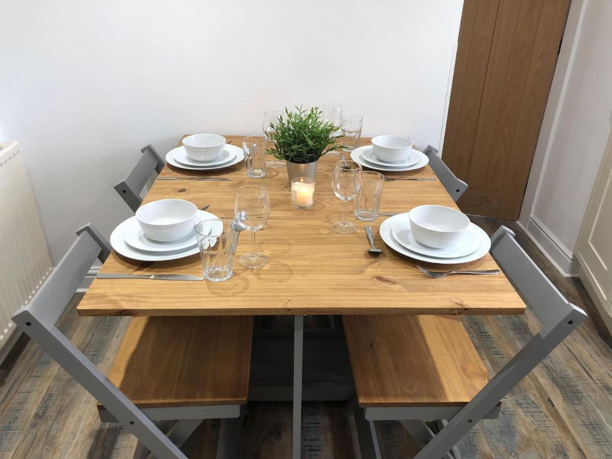 Delightful Two-Bedroom Cottage In The Heart Of 베이크웰 외부 사진