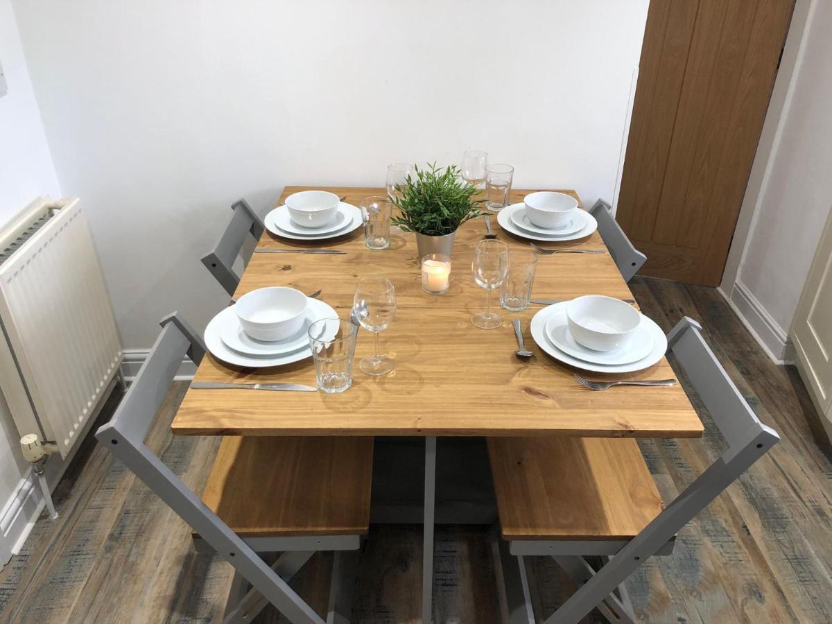 Delightful Two-Bedroom Cottage In The Heart Of 베이크웰 외부 사진